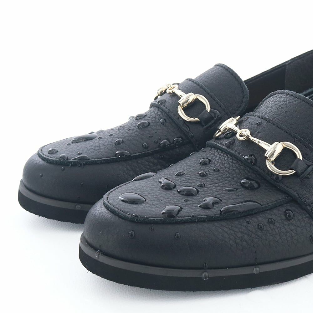 防水レザーで急な雨にも慌てない（ブラック・オークのみ）