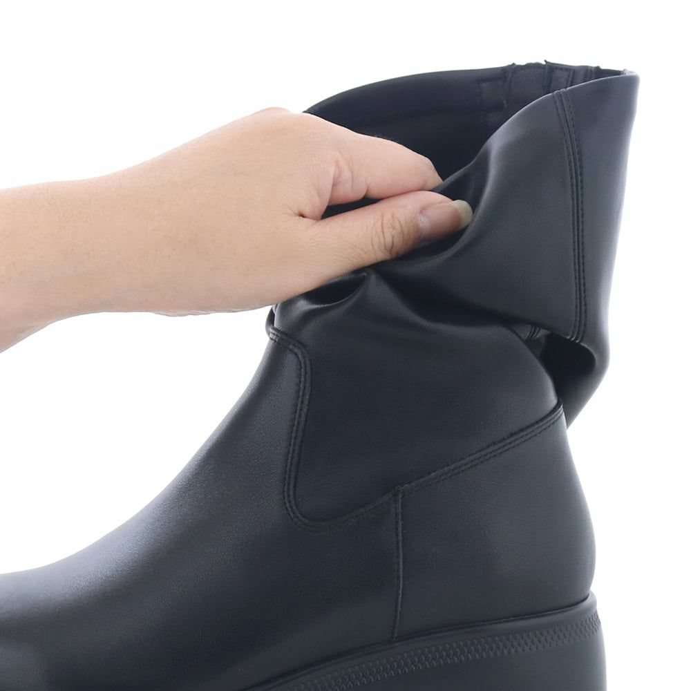 筒部分はとってもソフト。やさしく包まれる履き心地です