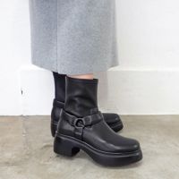 ブラック