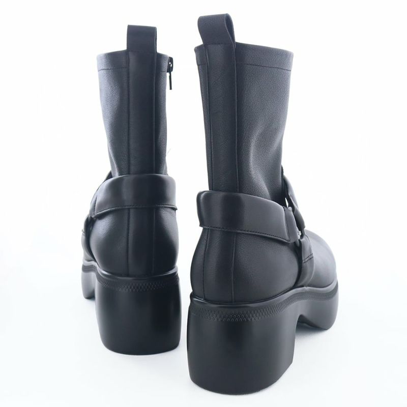 ブランドオリジナルのモールドソールでスタイルアップも叶います