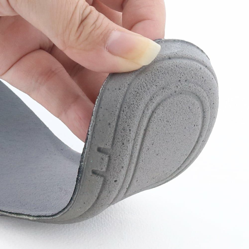 肉厚クッションのカップインソールでふわふわの履き心地