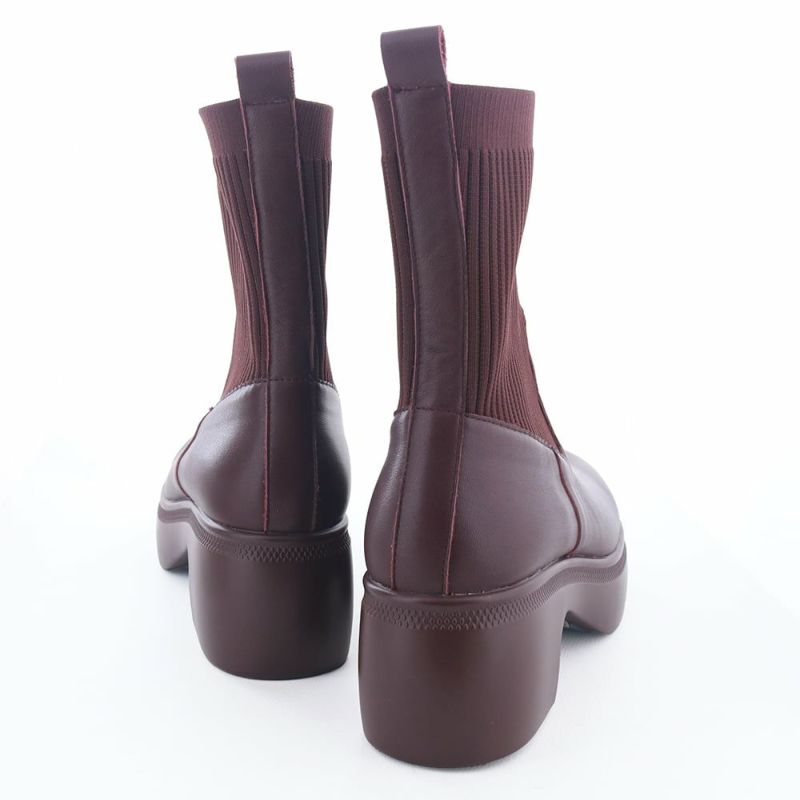 ブランドオリジナルのモールドソールでスタイルアップも叶います