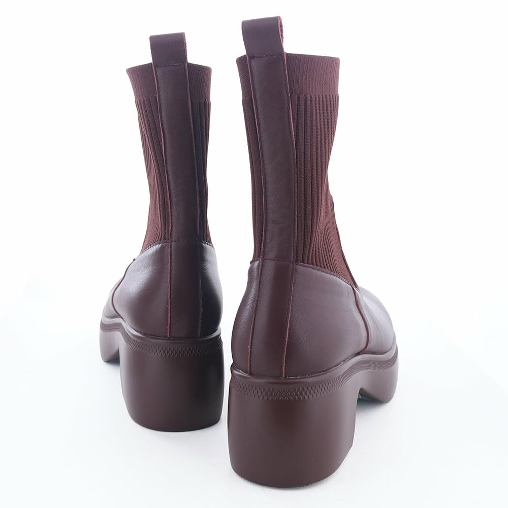 ブランドオリジナルのモールドソールでスタイルアップも叶います