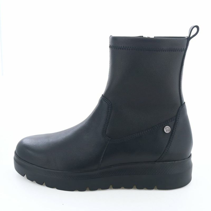 シンプルで履き回しのしやすいストレッチブーツ