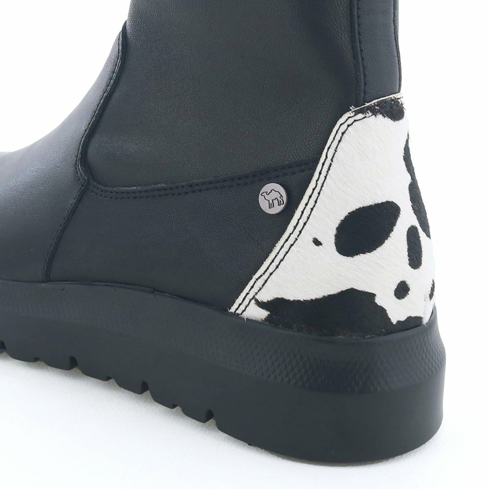 ブランドアイコンがワンポイント。さり気ないアクセントに