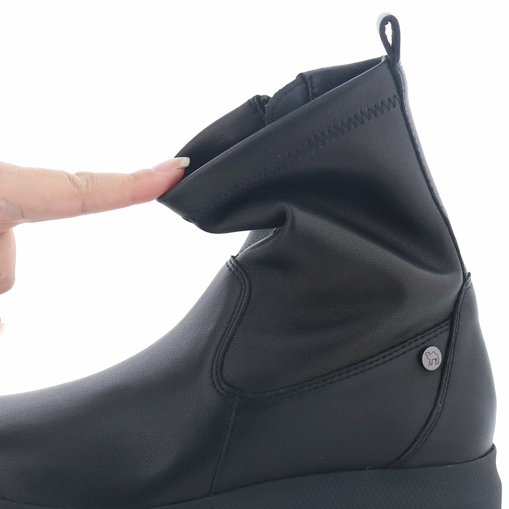 シャフトはやわらかなストレッチ材で足あたりがソフト