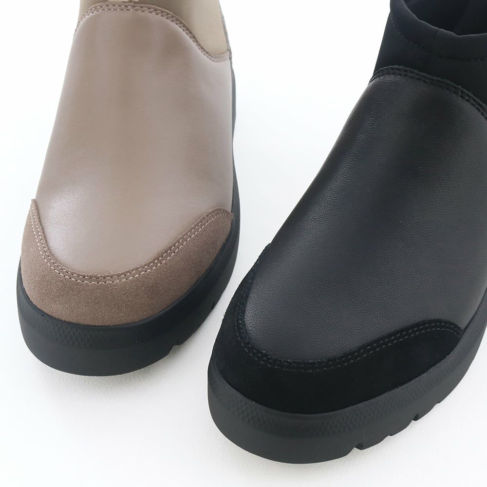 やさしいラウンドトゥで指先を締め付けずゆったりした履き心地