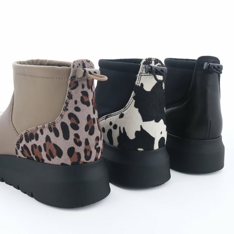 カラーによって異なる柄や素材がポイントです