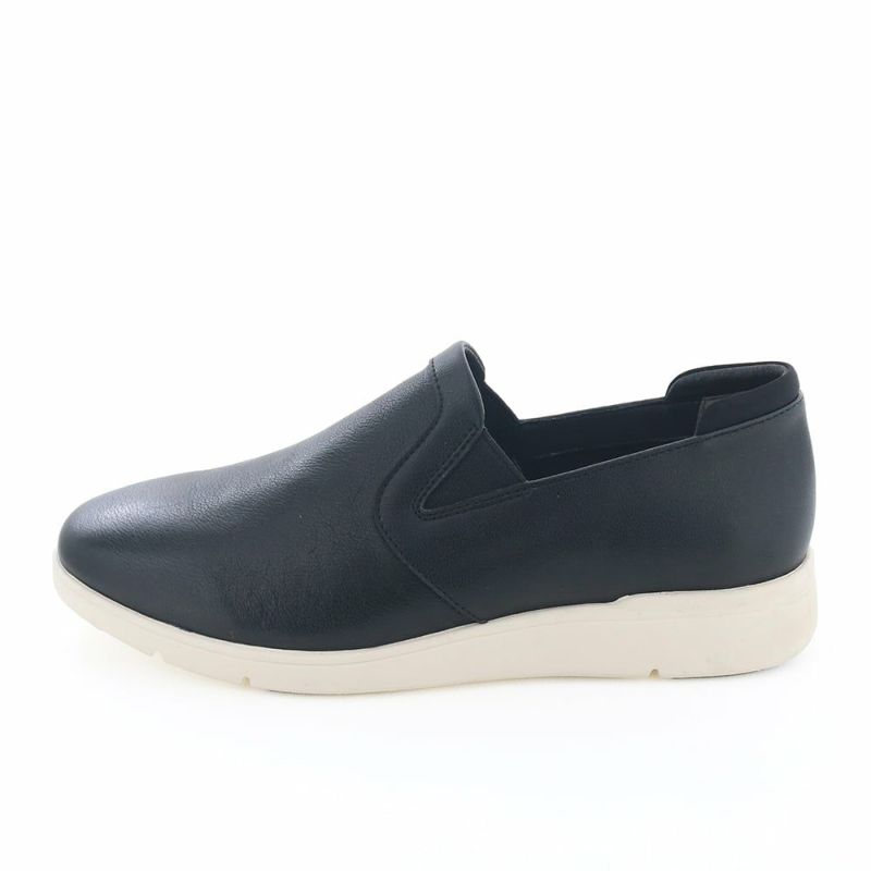 人気の軽量ソールを使用した軽やかなスリッポンシューズ