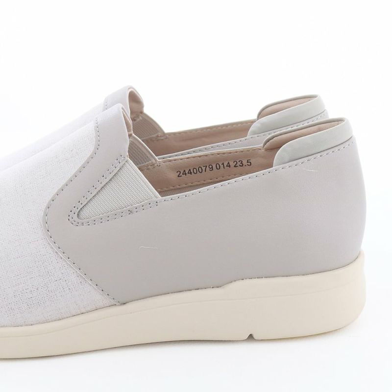 シルバーコンビは素材のコンビ感も楽しめます