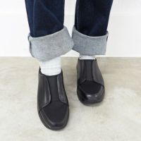 ブラック