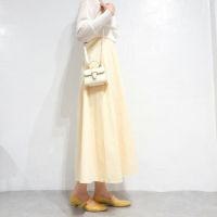 イエロー