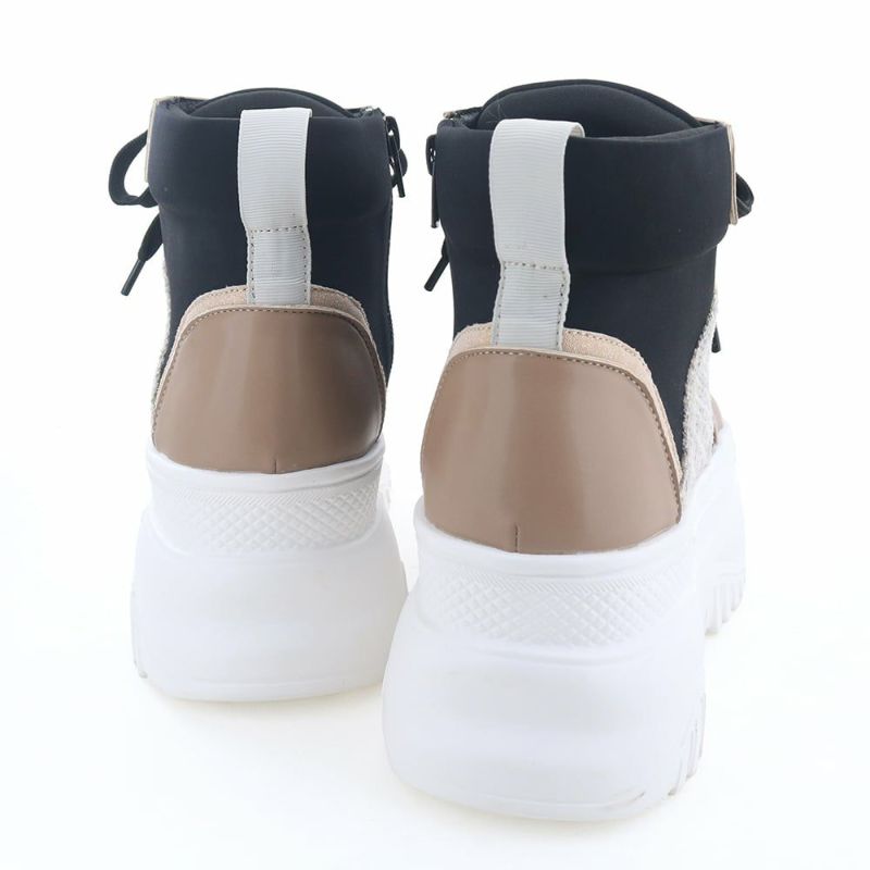 身長にプラス7.5m！　ヒール傾斜は感じず楽してスタイルアップ