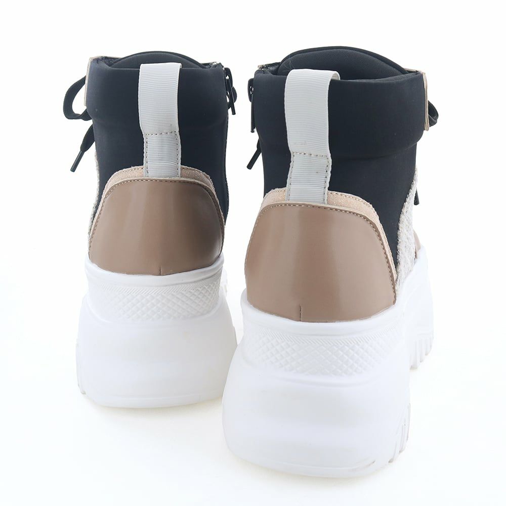 身長にプラス7.5m！　ヒール傾斜は感じず楽してスタイルアップ