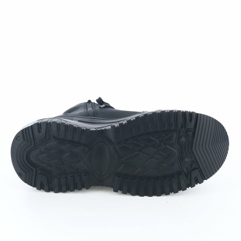 ソール全体に厚みがあり傾斜はたったの1.5cm