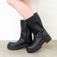 ブラック
