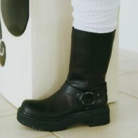 ブラック