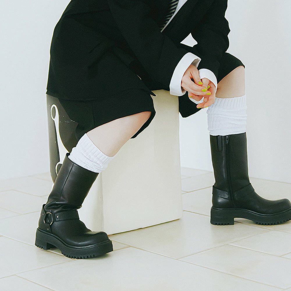 ブラック
