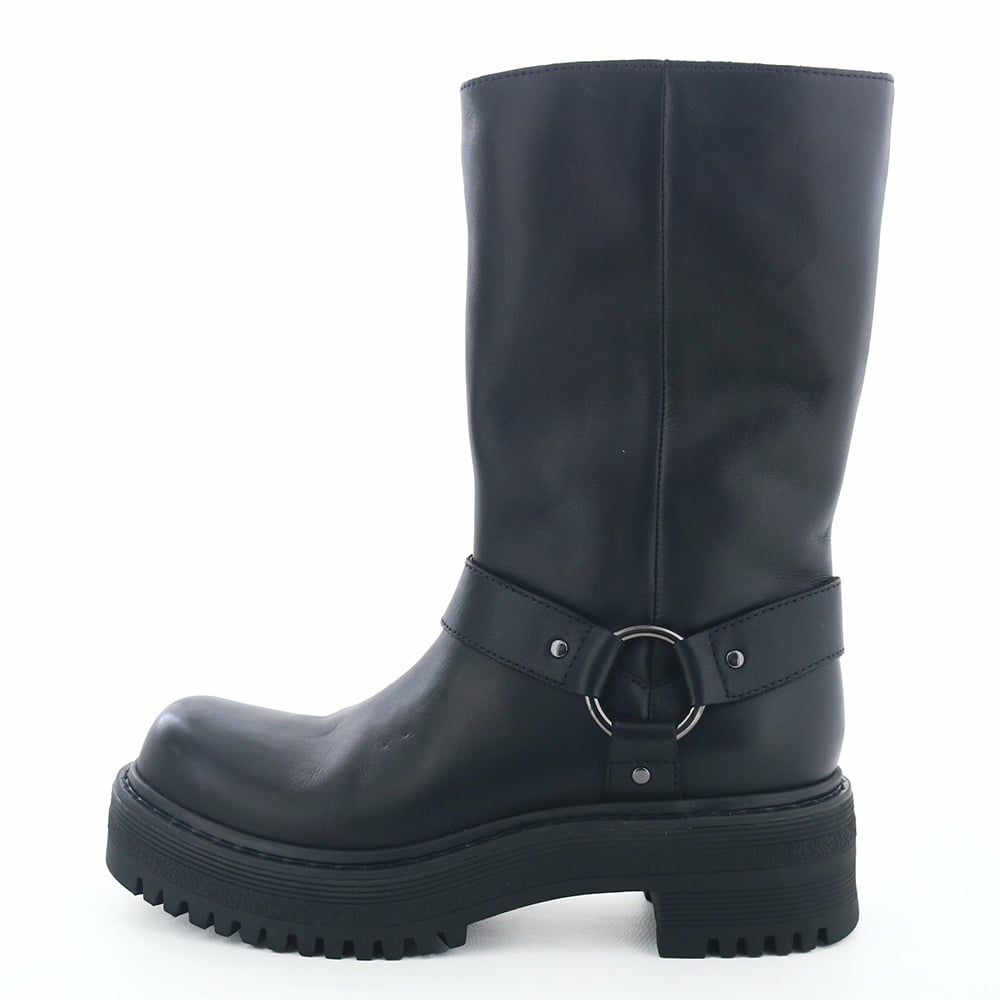 重厚なルックスなのにどこかソフトなリングブーツ