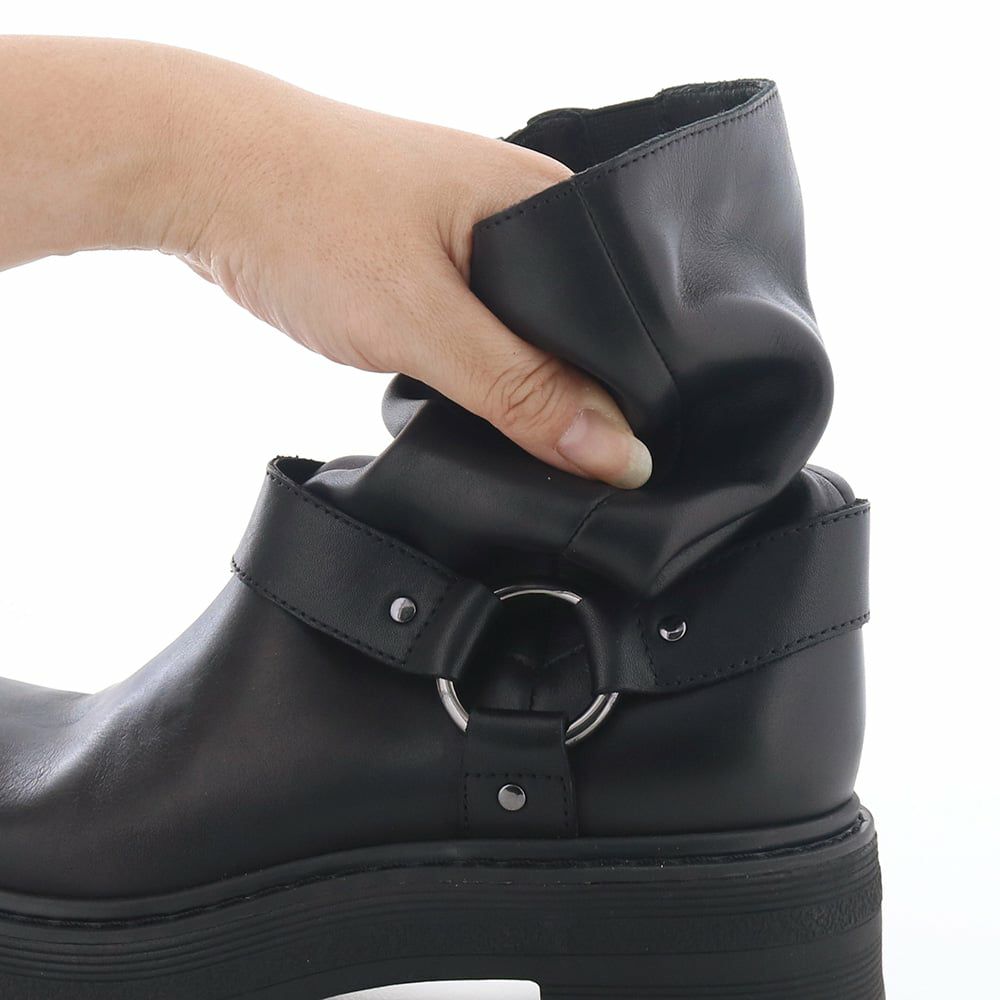 筒周りはソフトに。足なじみ良く仕上げています