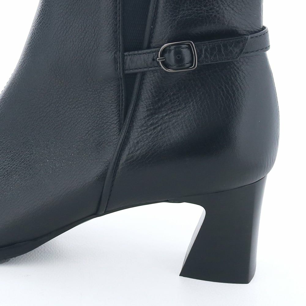 ヒールの高さ：約5.5cm