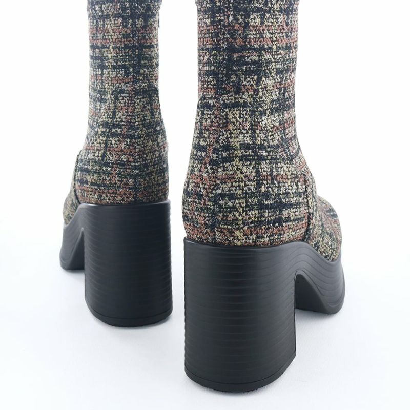 安定感のあるヒールアップモールドで見た目以上の履きやすさ