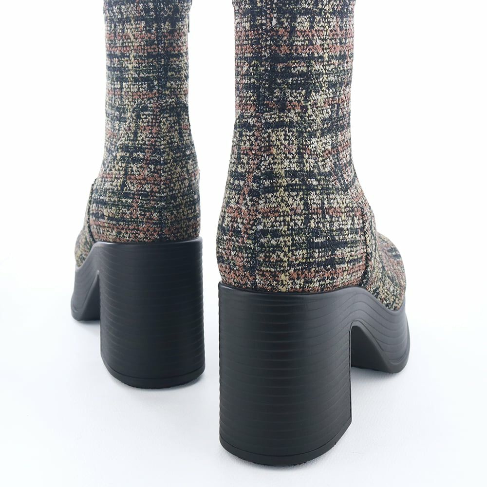 安定感のあるヒールアップモールドで見た目以上の履きやすさ