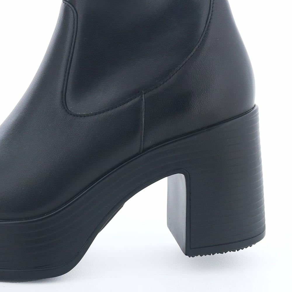 ヒールの高さ：約8.5cm