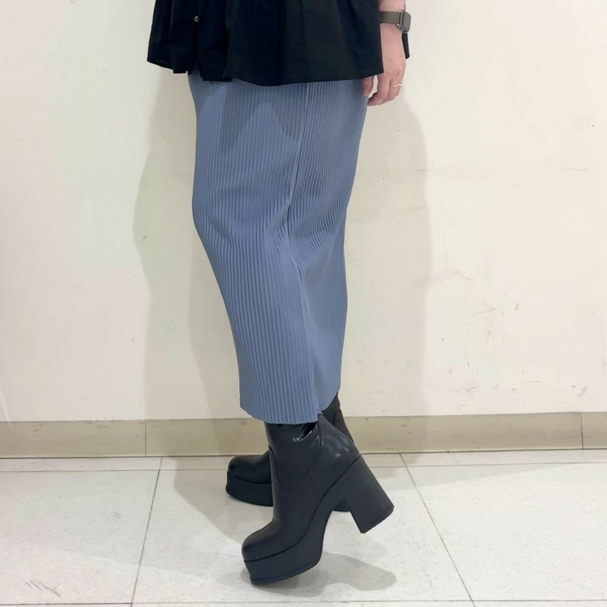 スタッフ着用：ブラック