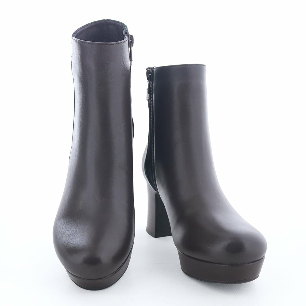 丸みのあるおでこラストが可愛らしい。きれいめに履ける一足です