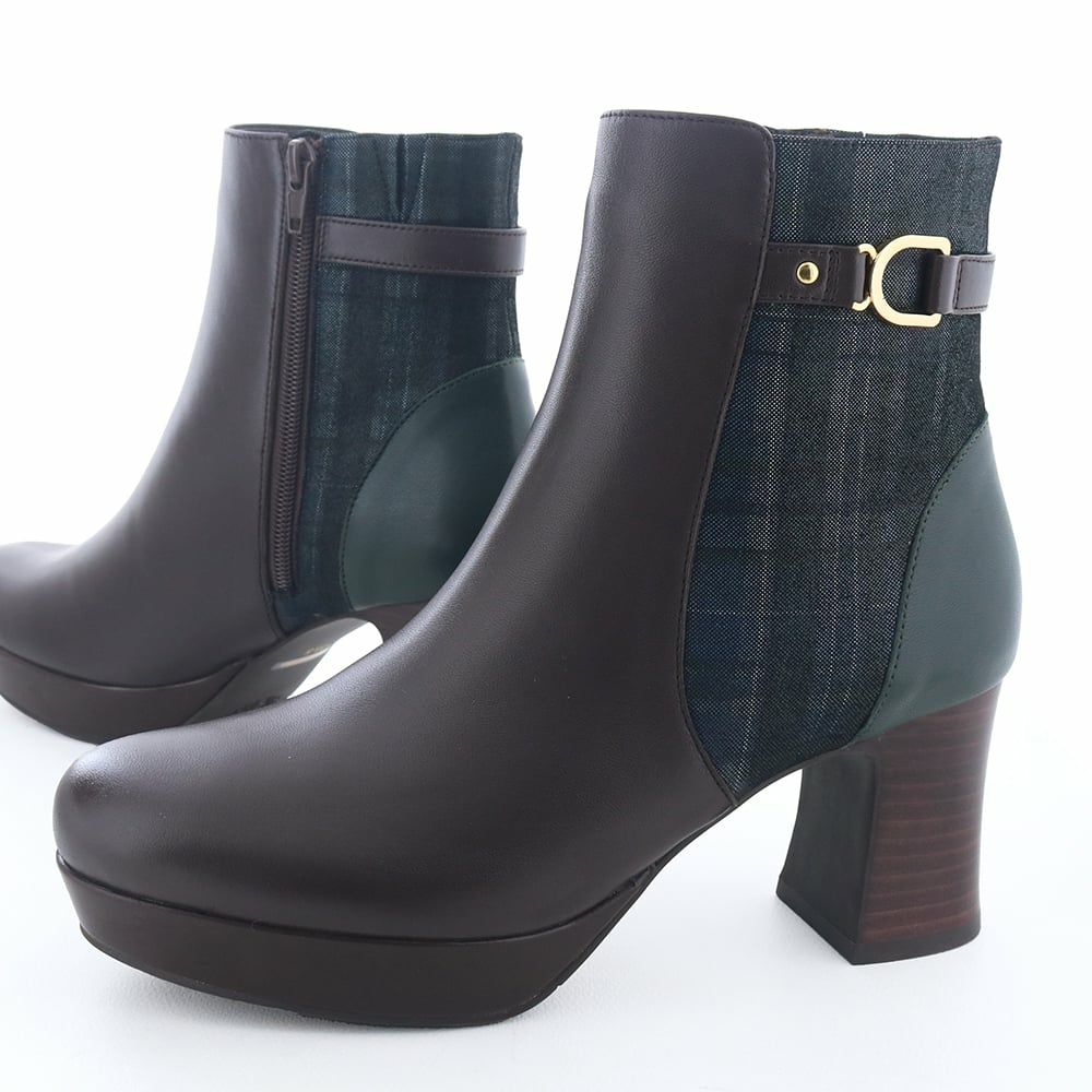 秋らしいムードたっぷりな柄やカラーコンビでコーデの主役に（ダークブラウンコンビ）