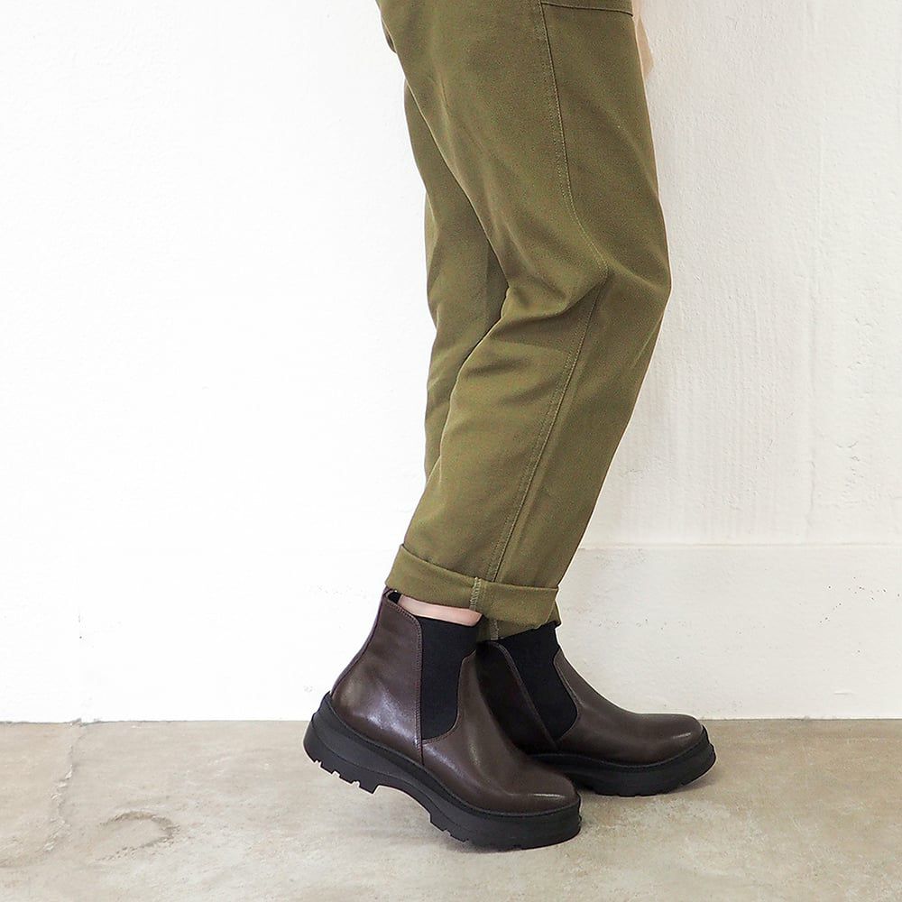 ダークブラウン