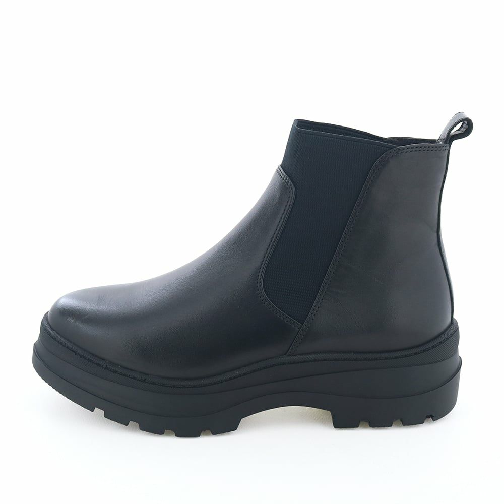 天候を気にせず履ける撥水機能付きのサイドゴアブーツ