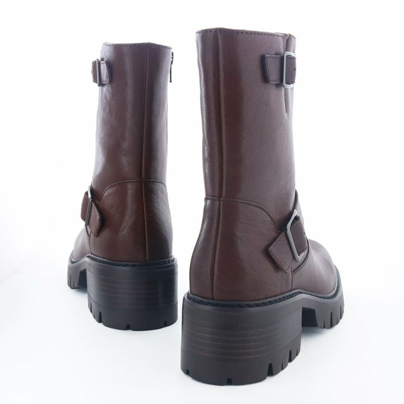 履き口はゆったりでパンツインもしやすい