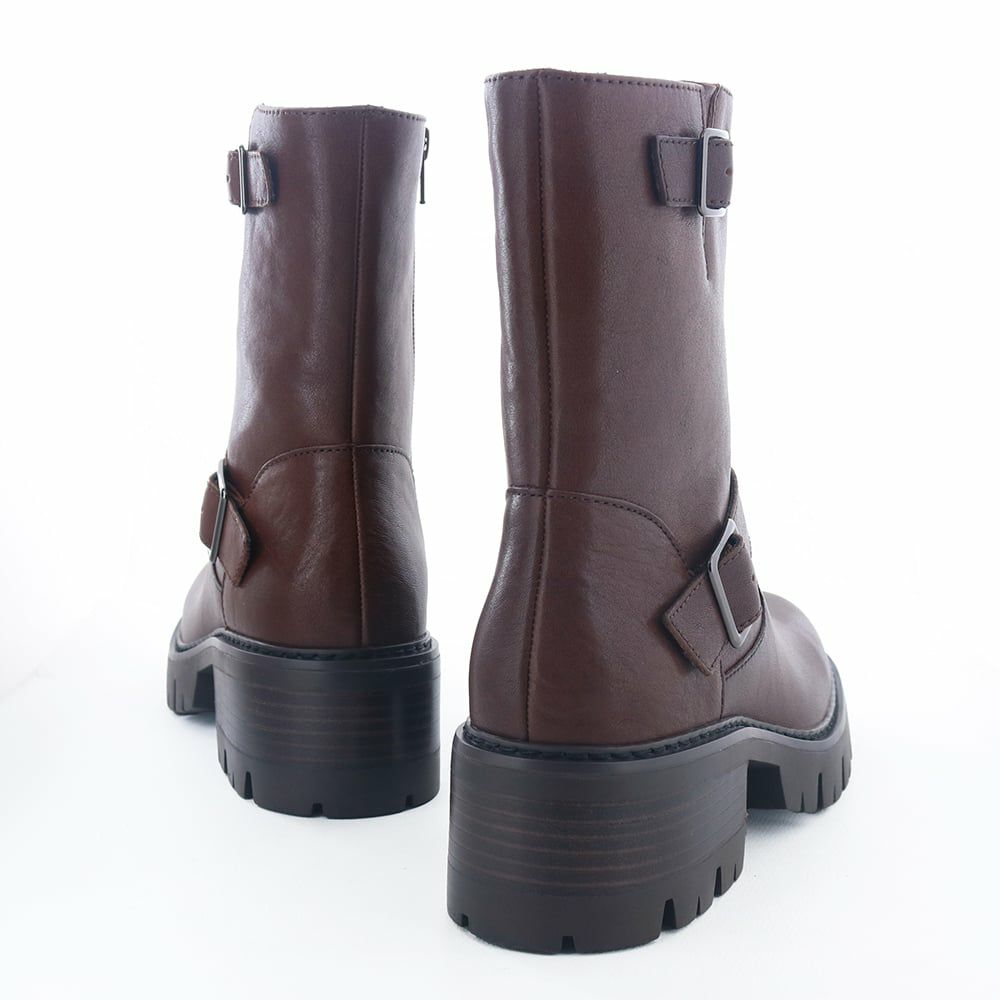 履き口はゆったりでパンツインもしやすい