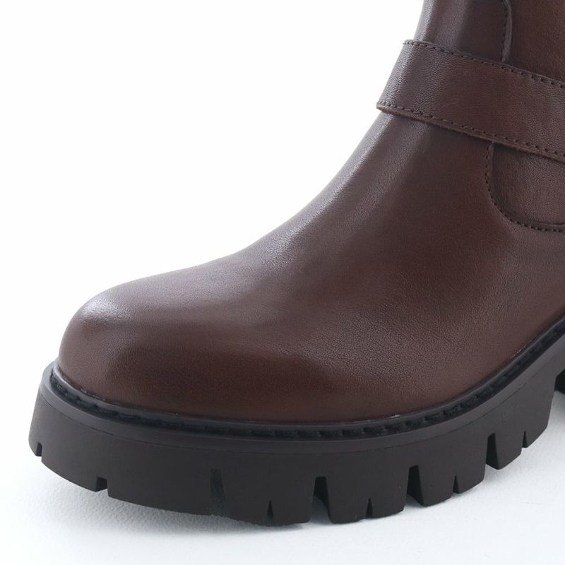 立体的なトゥラインで指先も締め付けない