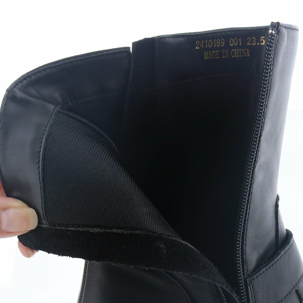 ライニングは足あたりの良いスポンジ生地を使用