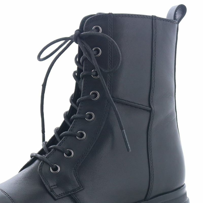 靴紐の締め方で筒幅を調節。足のコンディションに合わせられるのが嬉しい