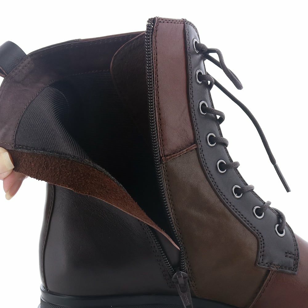 ライニングは肌触りの良い生地素材を使用。さらっとした感触で蒸れにくい