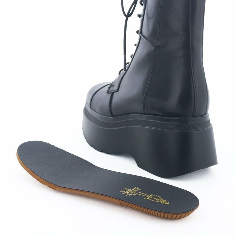 クッションの効いたカップインソールは取り外し可能です