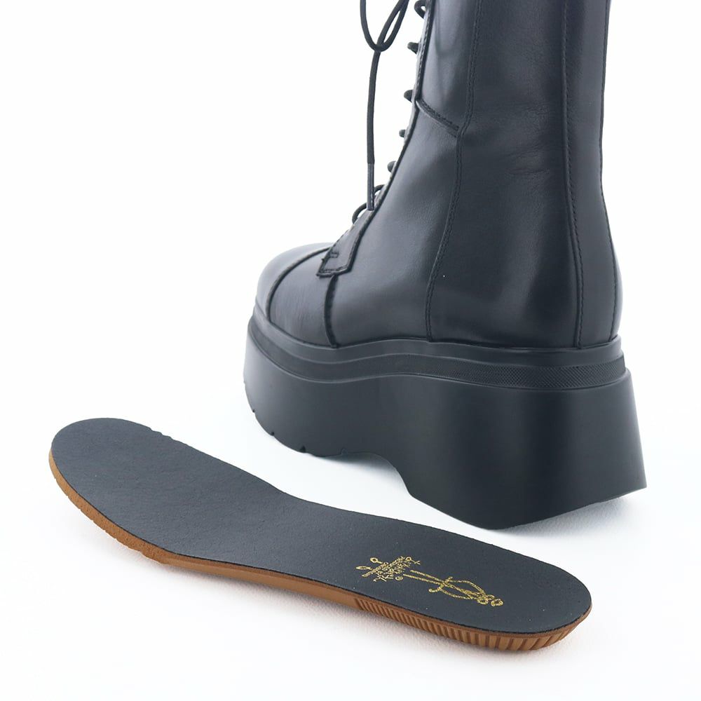 クッションの効いたカップインソールは取り外し可能です