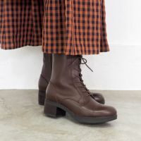 ダークブラウン