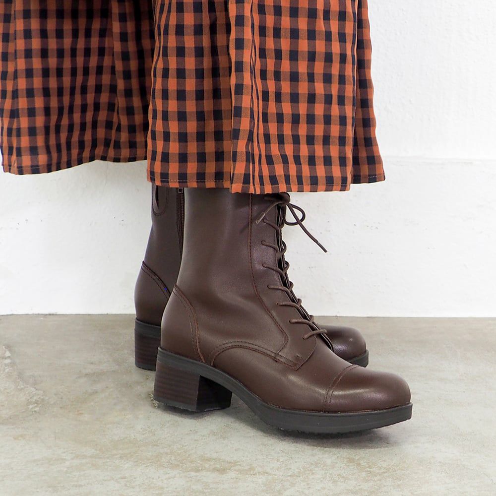 ダークブラウン