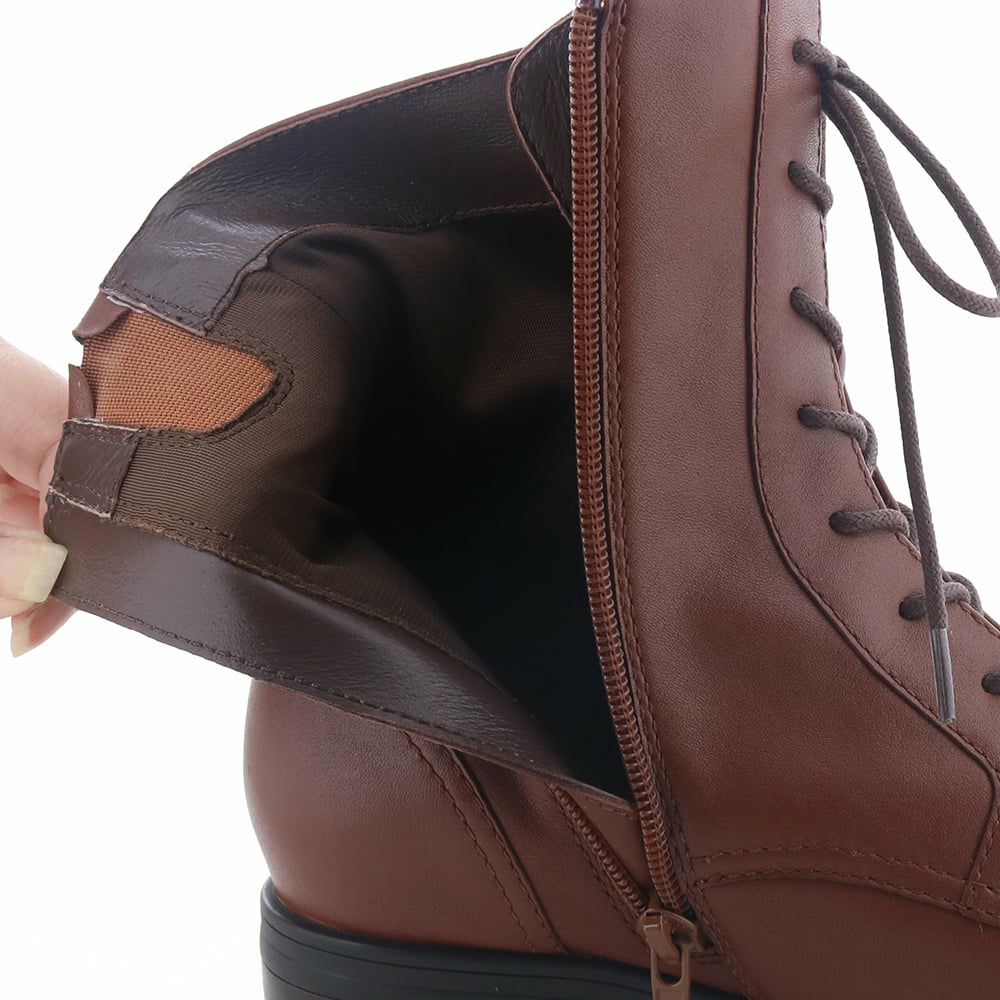 ライニングは肌触りの良い生地素材を使用。さらっとした感触で蒸れにくい