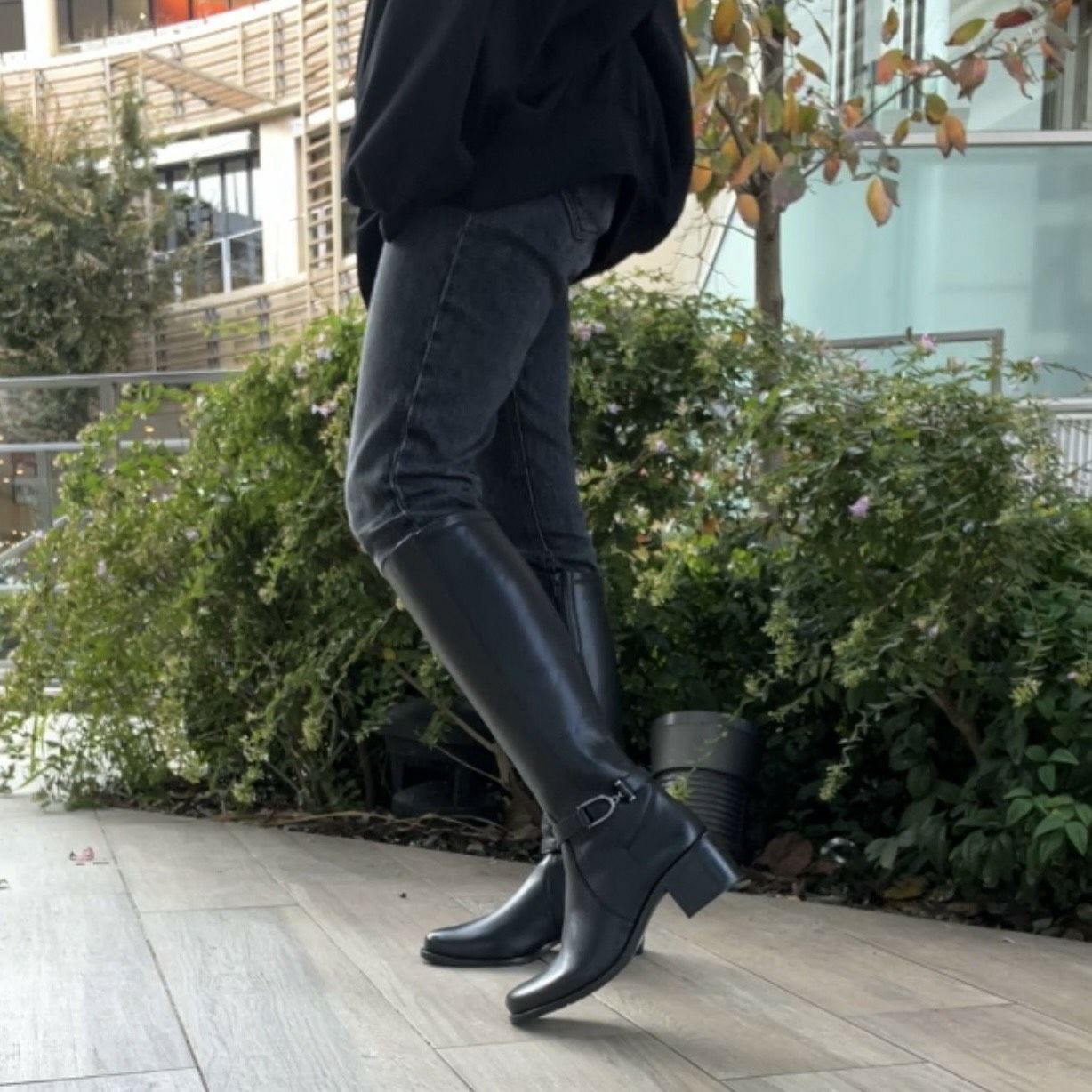 スタッフ着用：ブラック