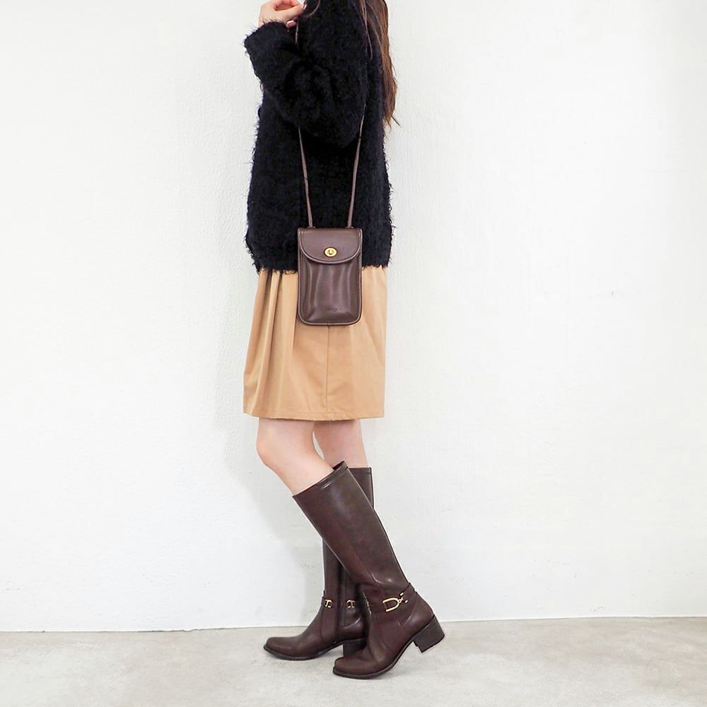 ダークブラウン