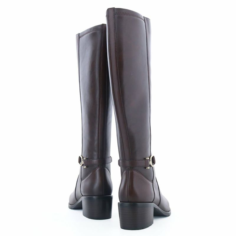 筒の後ろ部分はストレッチ材を使用。脚にやさしくフィットします