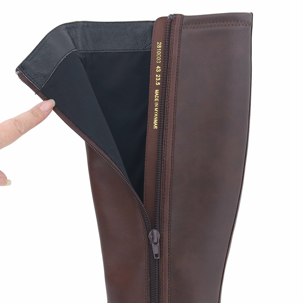 ライニングは肌触りの良い生地素材を使用。さらっとした感触で蒸れにくいにも嬉しい