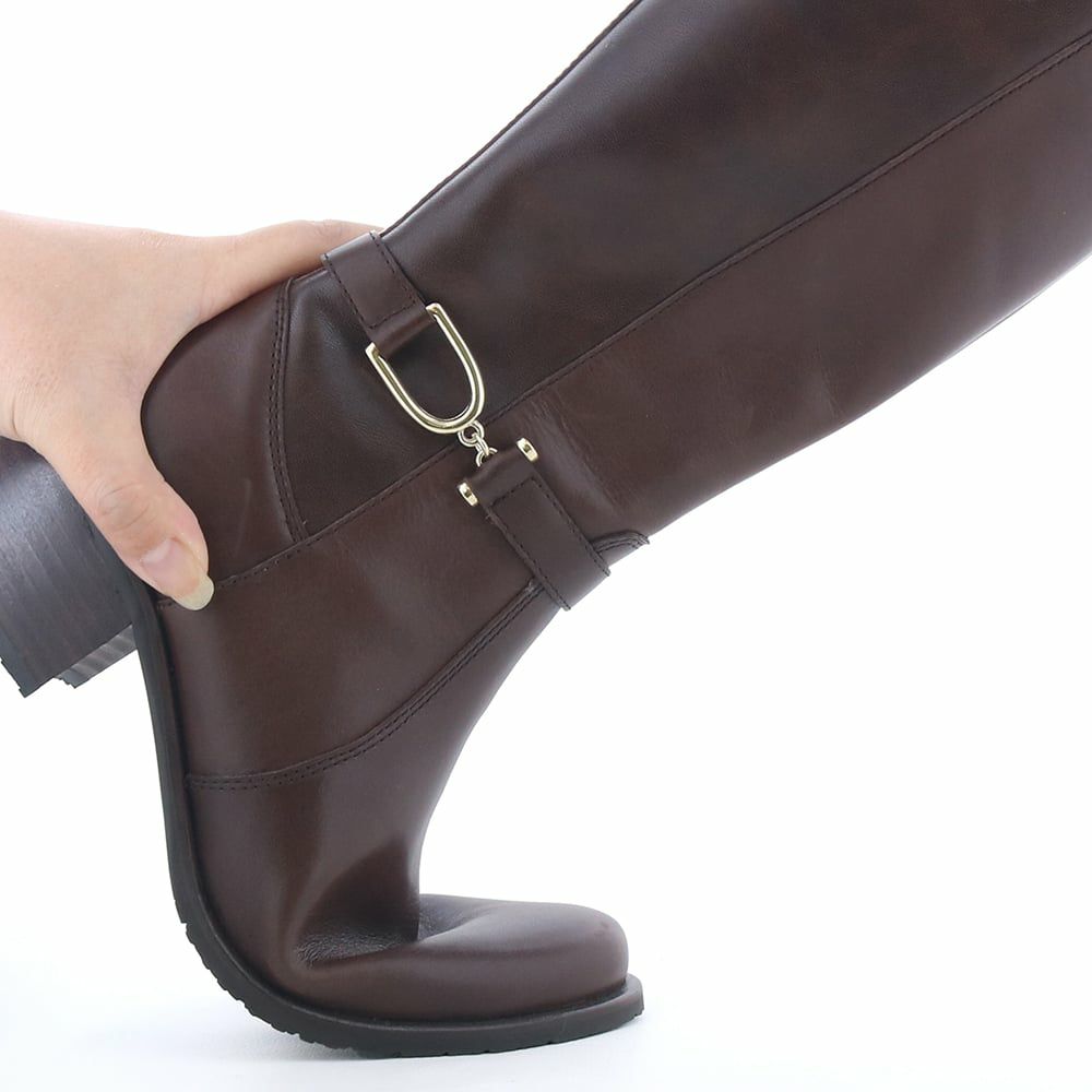 足に合わせてしっかり屈曲するソールで歩行もスムーズに行えます