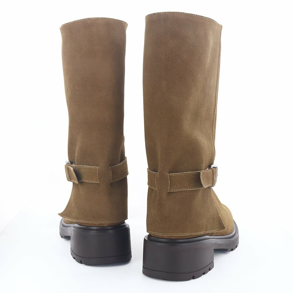 長めボトムズを被せて今っぽく決めたり、久々のパンツインスタイルも新鮮